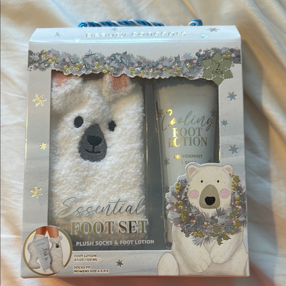 Essential Foot Set with Cooling Foot Lotion and Plush Socks